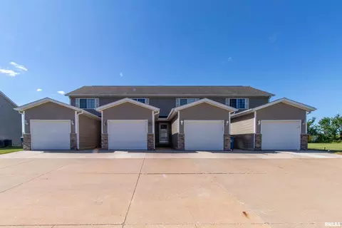 612 Prairie Meadow Dr, Blue Grass, IA 52726