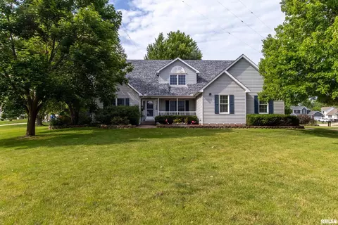 4008 Raleigh Ave, Bettendorf, IA 52722