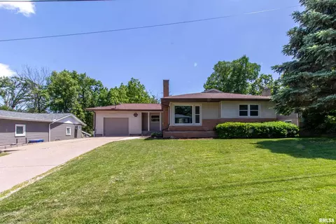 1926 San Jose Ct, Bettendorf, IA 52722