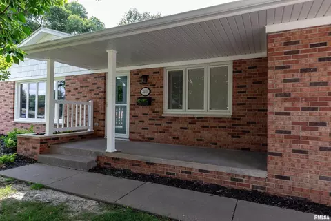 3405 43rd St, Moline, IL 61265 photo 2