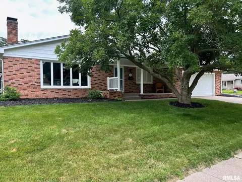 3405 43rd St, Moline, IL 61265