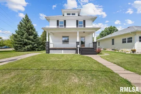 1226 N Division St, Davenport, IA 52804