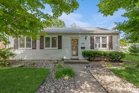 944 40th Street Ct, Moline, IL 61265