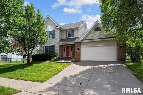 5315 Shawnee Dr, Davenport, IA 52804