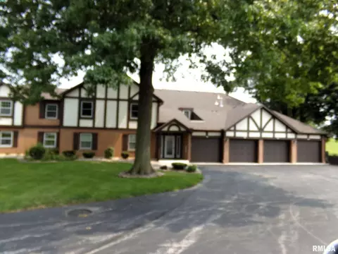 4150 E 60th St #706, Davenport, IA 52807