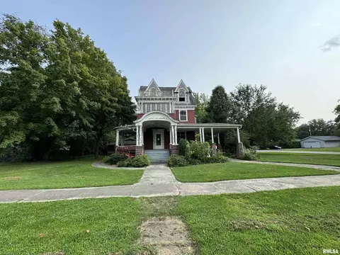 211 W Williams St, Wyoming, IL 61491