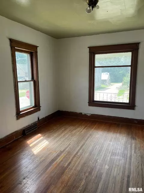 518 Willow St, Kewanee, IL 61443 photo 5