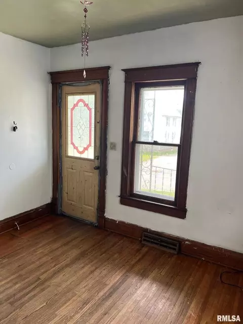 518 Willow St, Kewanee, IL 61443 photo 4