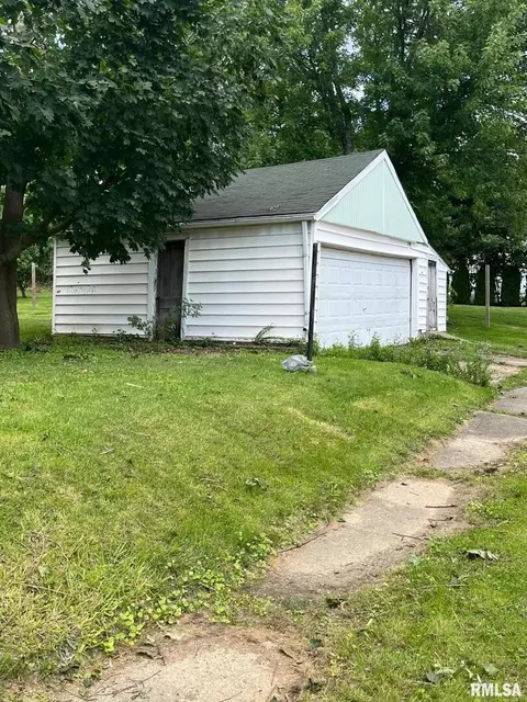 518 Willow St, Kewanee, IL 61443 photo 3
