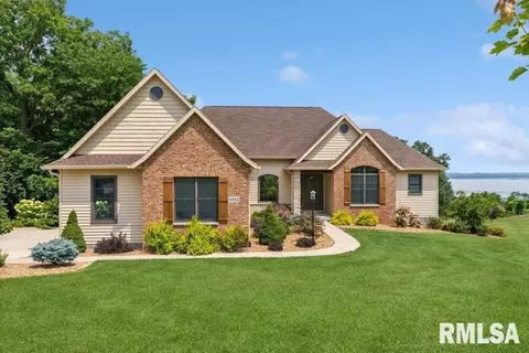 4652 164th St, Clinton, IA 52732