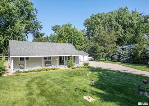 359 15th St, Rapids City, IL 61278