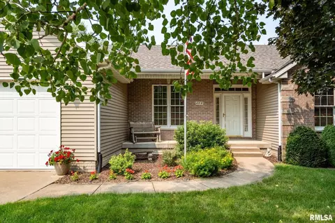 408 S Eastwood Dr, Long Grove, IA 52756