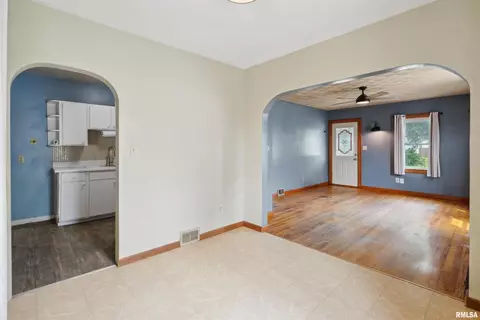 3621 26th St, Moline, IL 61265 photo 8
