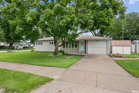 1003 S Stark St, Davenport, IA 52802