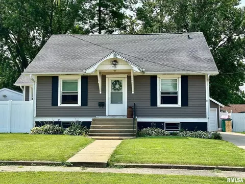 916 Warren St, Galesburg, IL 61401