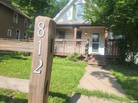 812 42nd St, Rock Island, IL 61201