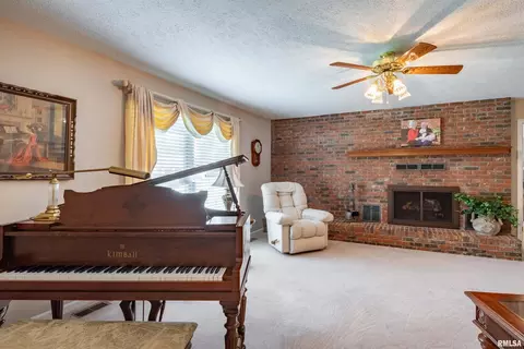 807 Aurora Ln, Marion, IL 62959 photo 4