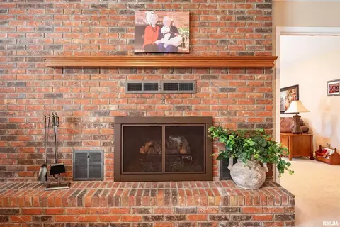 807 Aurora Ln, Marion, IL 62959 photo 6