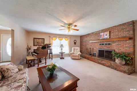 807 Aurora Ln, Marion, IL 62959 photo 5