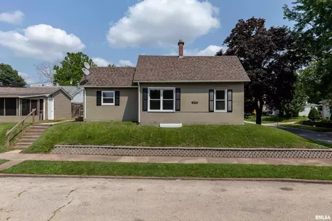 1632 18th St #A, Moline, IL 61265 photo 2