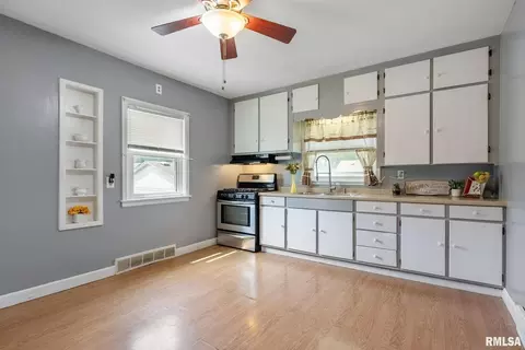 1320 19th Ave, Moline, IL 61265 photo 2