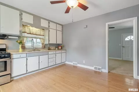1320 19th Ave, Moline, IL 61265 photo 3