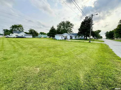 606 SW 2nd St, Aledo, IL 61231