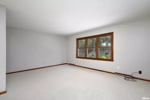 515 N 5th St, Eldridge, IA 52748 photo 11