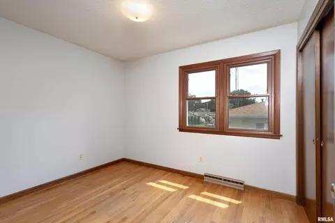 515 N 5th St, Eldridge, IA 52748 photo 16