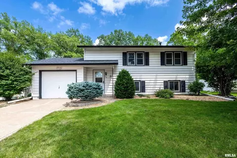 515 N 5th St, Eldridge, IA 52748