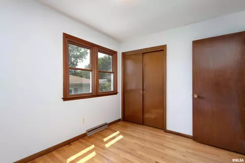 515 N 5th St, Eldridge, IA 52748 photo 17