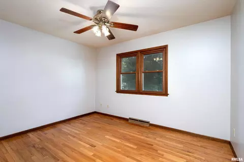 515 N 5th St, Eldridge, IA 52748 photo 13
