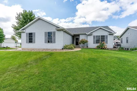 1611 W 65th St, Davenport, IA 52806