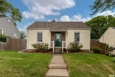809 23rd St, Bettendorf, IA 52722