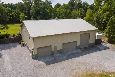 12271 Binkley Rd, Marion, IL 62959