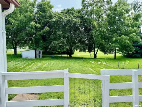 1004 13th St, Viola, IL 61486 photo 2
