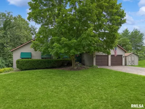 21799 282nd Ave, Le Claire, IA 52753