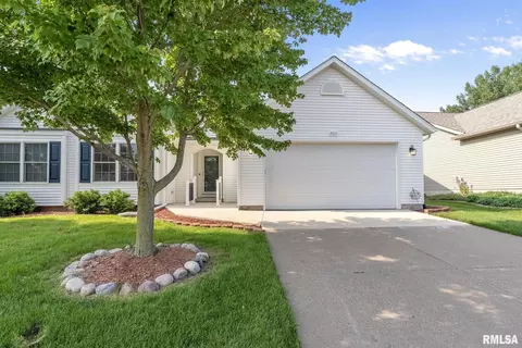 2023 W 59th St, Davenport, IA 52806