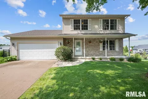 206 Shawnee Ct, Eldridge, IA 52748