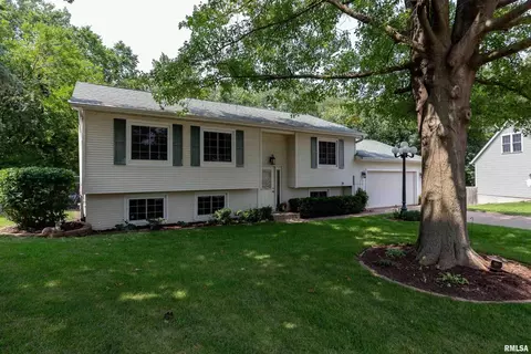 1602 W 4th St, Coal Valley, IL 61240