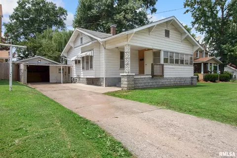 9 N Line St, Du Quoin, IL 62832
