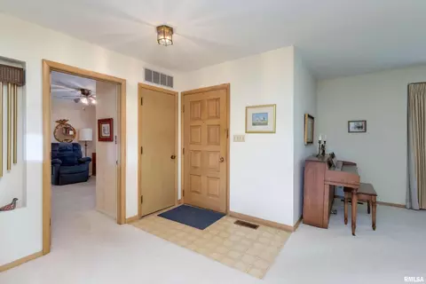 2808 26th St, Moline, IL 61265 photo 2