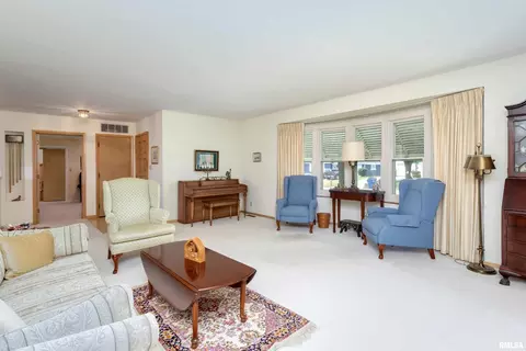 2808 26th St, Moline, IL 61265 photo 5