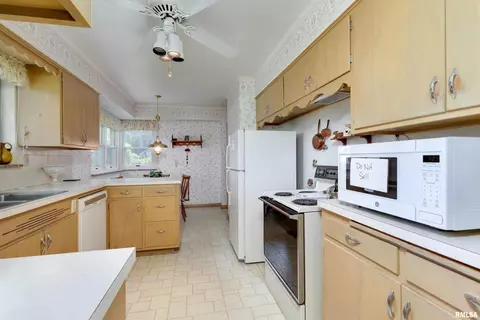 2808 26th St, Moline, IL 61265 photo 7