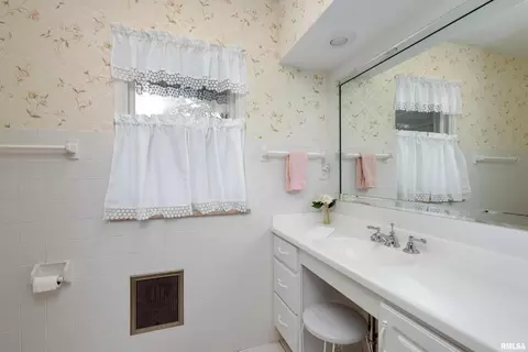 2808 26th St, Moline, IL 61265 photo 16