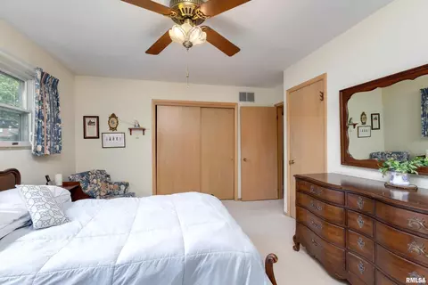 2808 26th St, Moline, IL 61265 photo 14