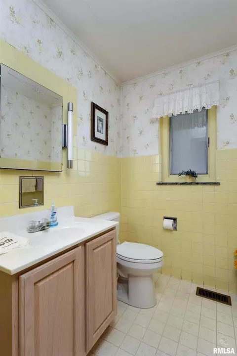 2808 26th St, Moline, IL 61265 photo 20