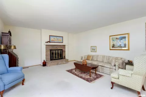 2808 26th St, Moline, IL 61265 photo 4