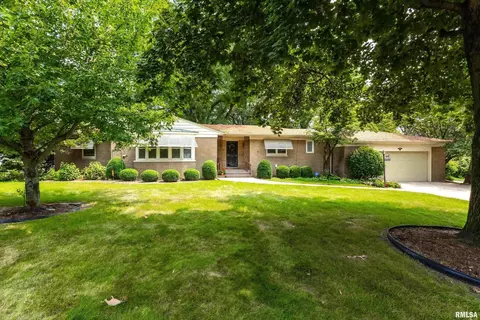 2808 26th St, Moline, IL 61265