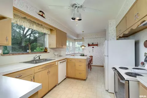 2808 26th St, Moline, IL 61265 photo 6